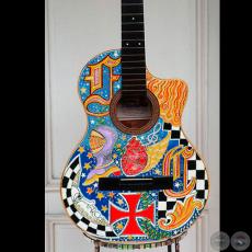GUITARRAS, 2014 - Objetos Arte de MELVIN ROLDÁN