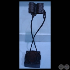 LIBRO - Escultura de hierro de HUGO PISTILLI