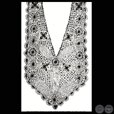 Detalle de vestuario en hilo de algodón (El Ñanduti - Josefina Plá)