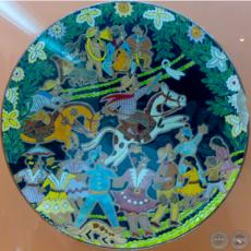 PLATO DE CERÁMICA - Obra de JULIÁN DE LA HERRERÍA