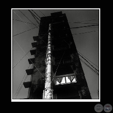 EDIFICIO - BARRIO SAJONIA / SERIE - Fotografía de JAVIER MEDINA VERDOLINI