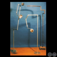 LOS GUARDAESPALDAS, 1999 - Instalaciones de MÓNICA GONZÁLEZ