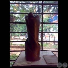 ESCULTURA DE MADERA de RAMÓN AYALA