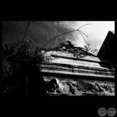 CEMENTERIO DE LA RECOLETA, 2008 (Fotografas en blanco y negro de RAL VILLALBA)