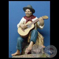 MBARAKA MBOPUJHÁ - Estatuilla de barro cocido de SERAFIN MARSAL