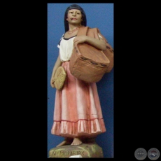 ÑEMUPARIRÉ - Estatuilla de barro cocido de SERAFIN MARSAL