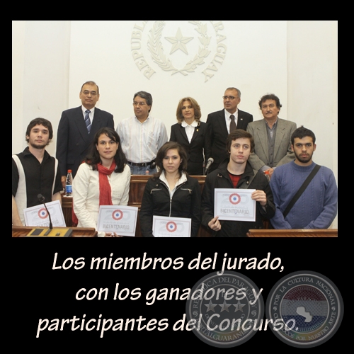Los miembros del jurado, con los ganadores y participantes.