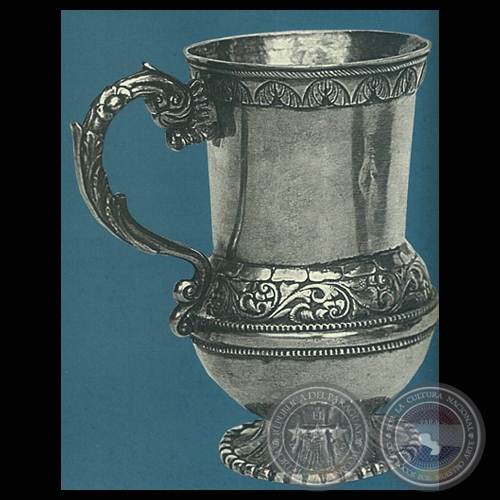 JARRO CON MOTIVOS FITOMORFOS DE PLATA REPUJADA Y CINCELADA. SIGLO XIX - COLECCIÓN FUNDACIÓN CARLOS COLOMBINO LAILLA