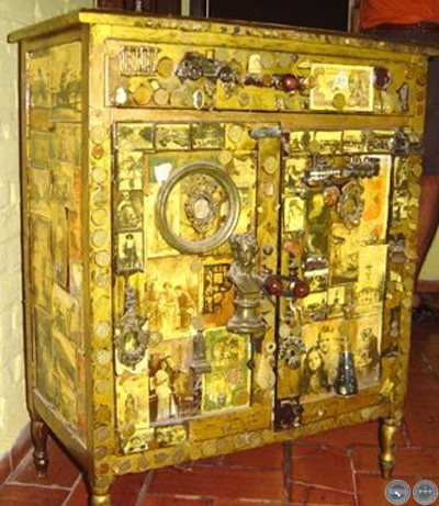 BAÚL ARTÍSTICO, 2010 - COLLAGE, TÉCNICA MIXTA DE MELVIN ROLDÁN